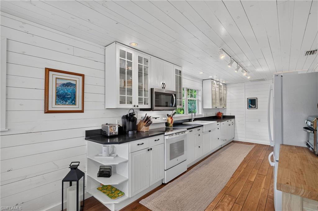 SANIBEL SHORES - Residential