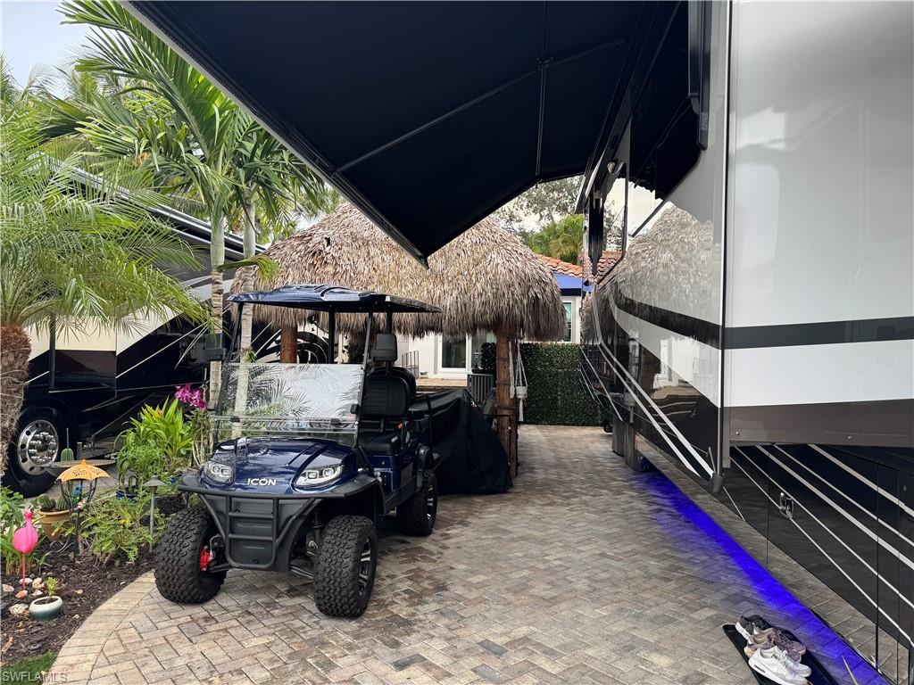 NAPLES MOTORCOACH RESORT - Land