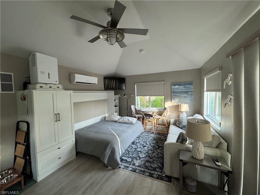 NAPLES MOTORCOACH RESORT - Land