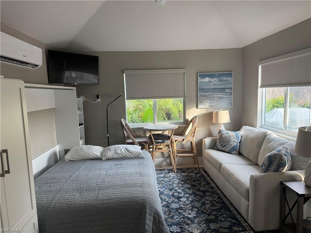 NAPLES MOTORCOACH RESORT - Land