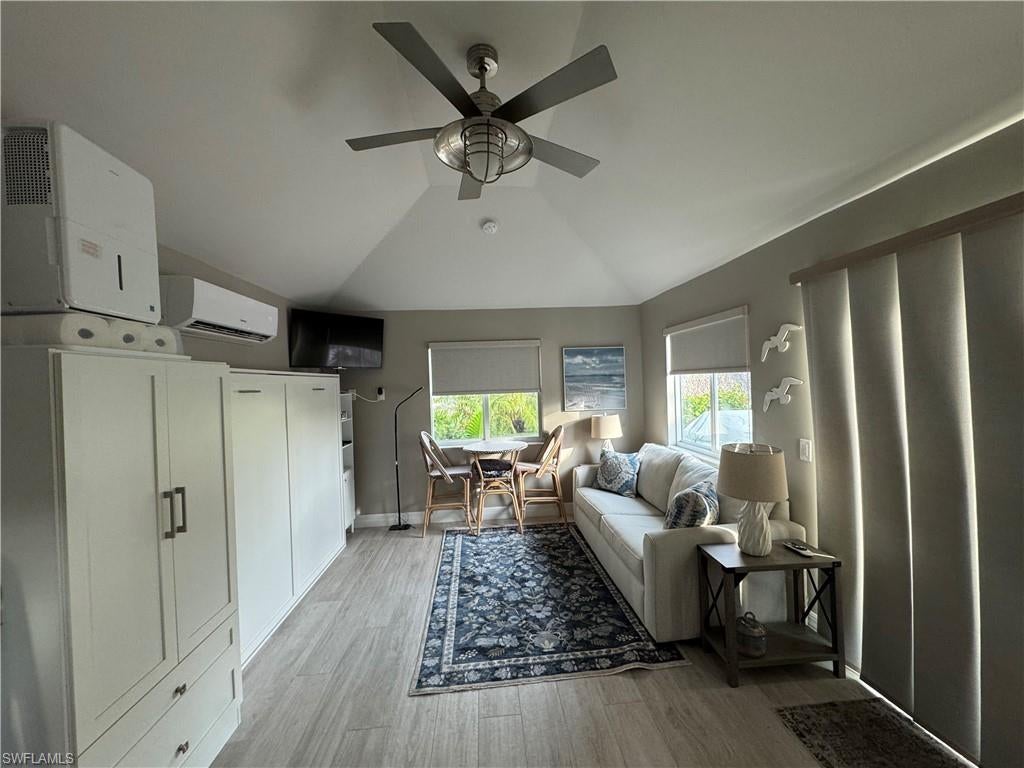 NAPLES MOTORCOACH RESORT - Land