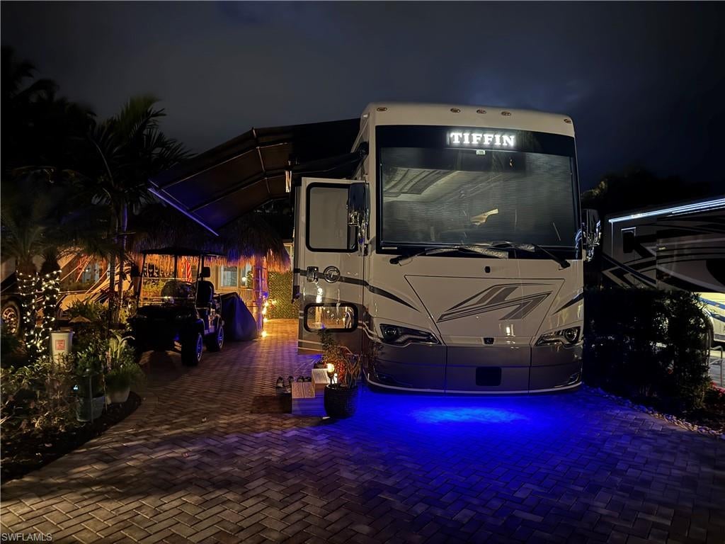 NAPLES MOTORCOACH RESORT - Land
