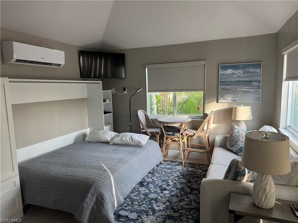 NAPLES MOTORCOACH RESORT - Land
