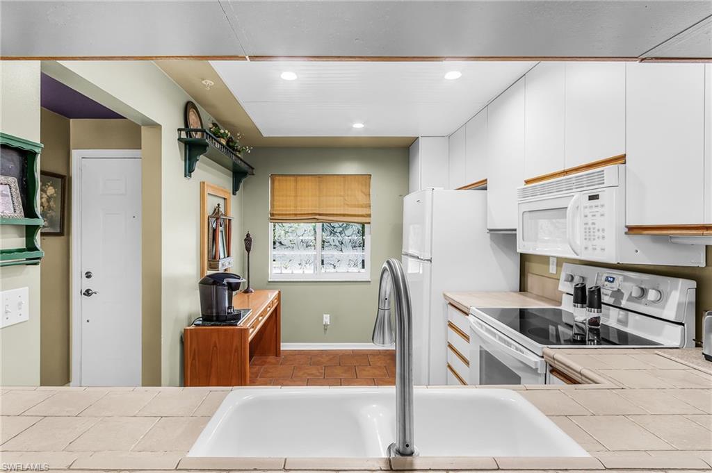 GOLFVIEW GOLF & RACQUET CLUB - Residential