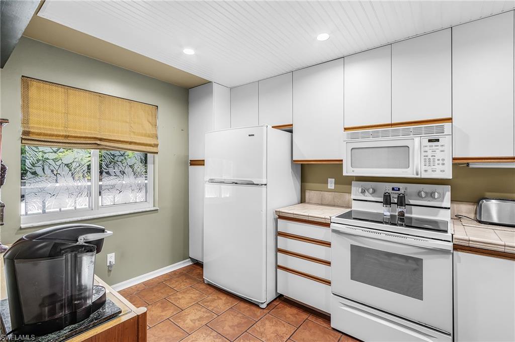GOLFVIEW GOLF & RACQUET CLUB - Residential