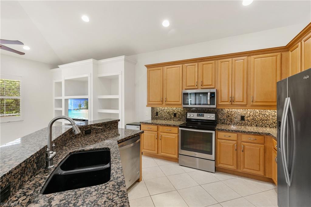 WILSHIRE LAKES - Residential