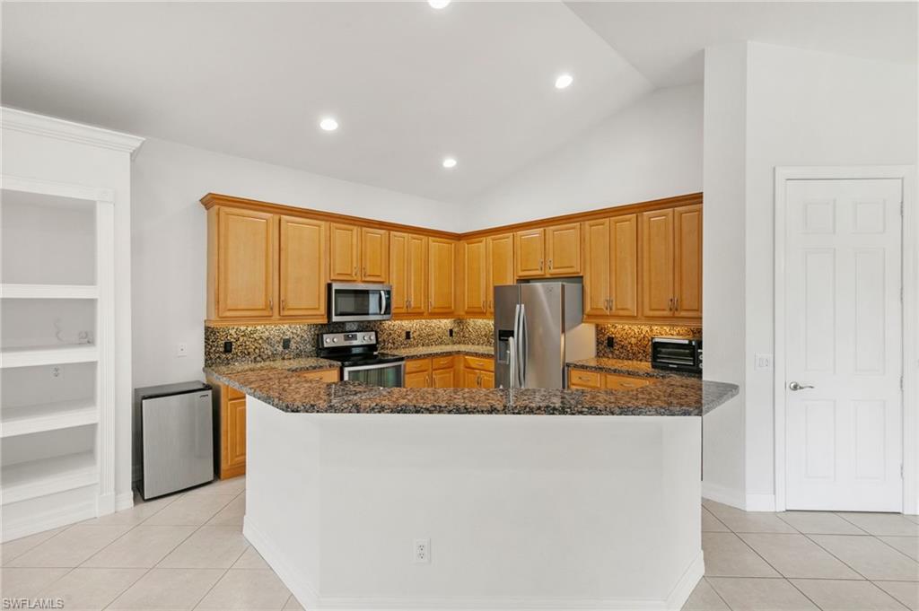 WILSHIRE LAKES - Residential