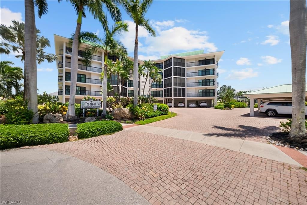 TROPICAL ISLE - Residential