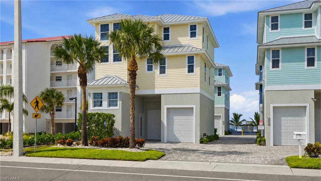 KEY WEST COURTYARDS - Residential