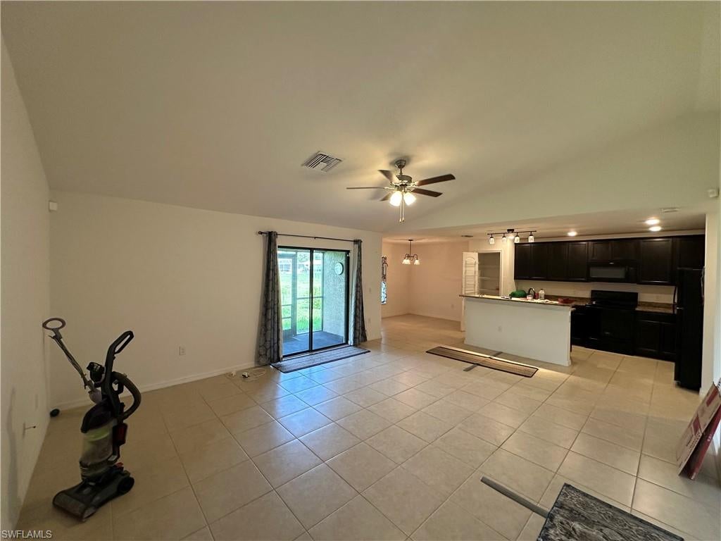 MIRROR LAKES - Residential