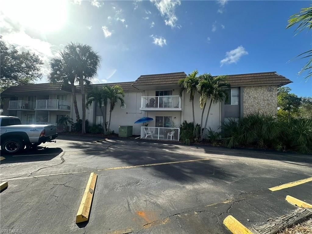 First Floor Unit! PERFECT FOR INVESTORS CASH ONLY--- Very comfortable 1 Bed / 1 Bath unit in Green Tee Village. Community offers pool and clubhouse. Central AC, refrigerator and electric range. Each building has a laundry facility....... .... Please contact HOA office for more details about Lease Restrictions.