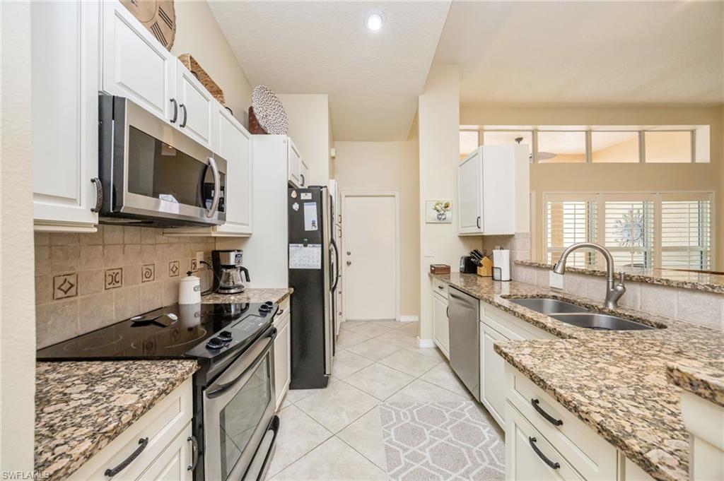 EMERALD LAKES - Residential Lease