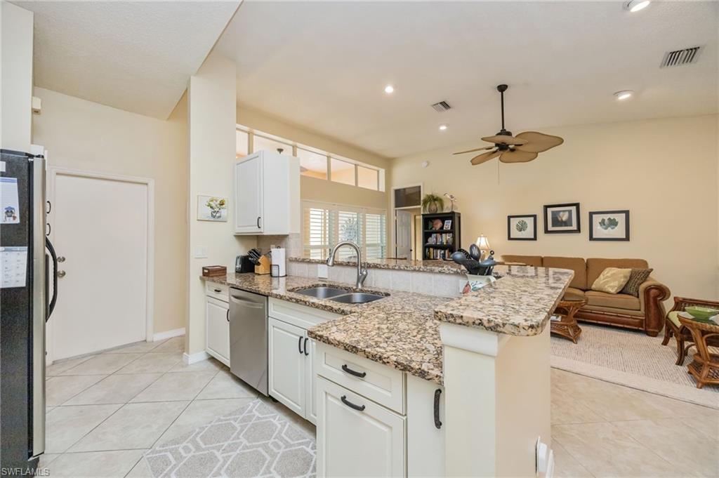EMERALD LAKES - Residential Lease