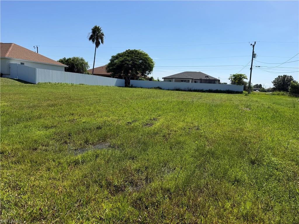 CAPE CORAL - Land