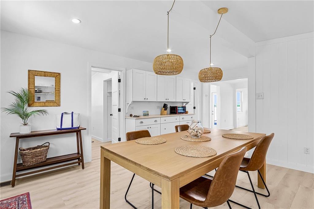 KNIGHTS BOKEELIA ISLE - Residential