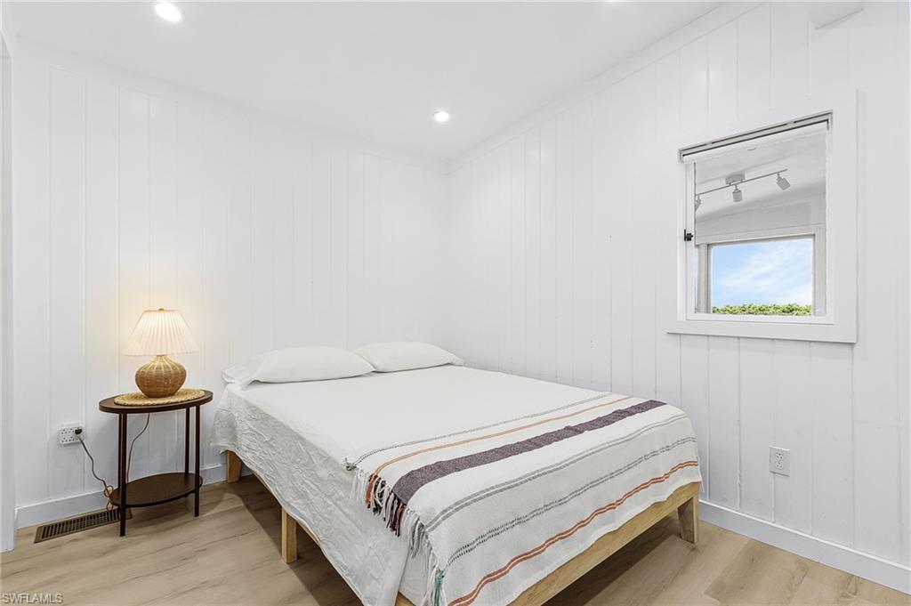 KNIGHTS BOKEELIA ISLE - Residential