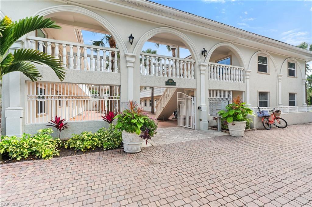 CASTLETON GARDENS - Residential