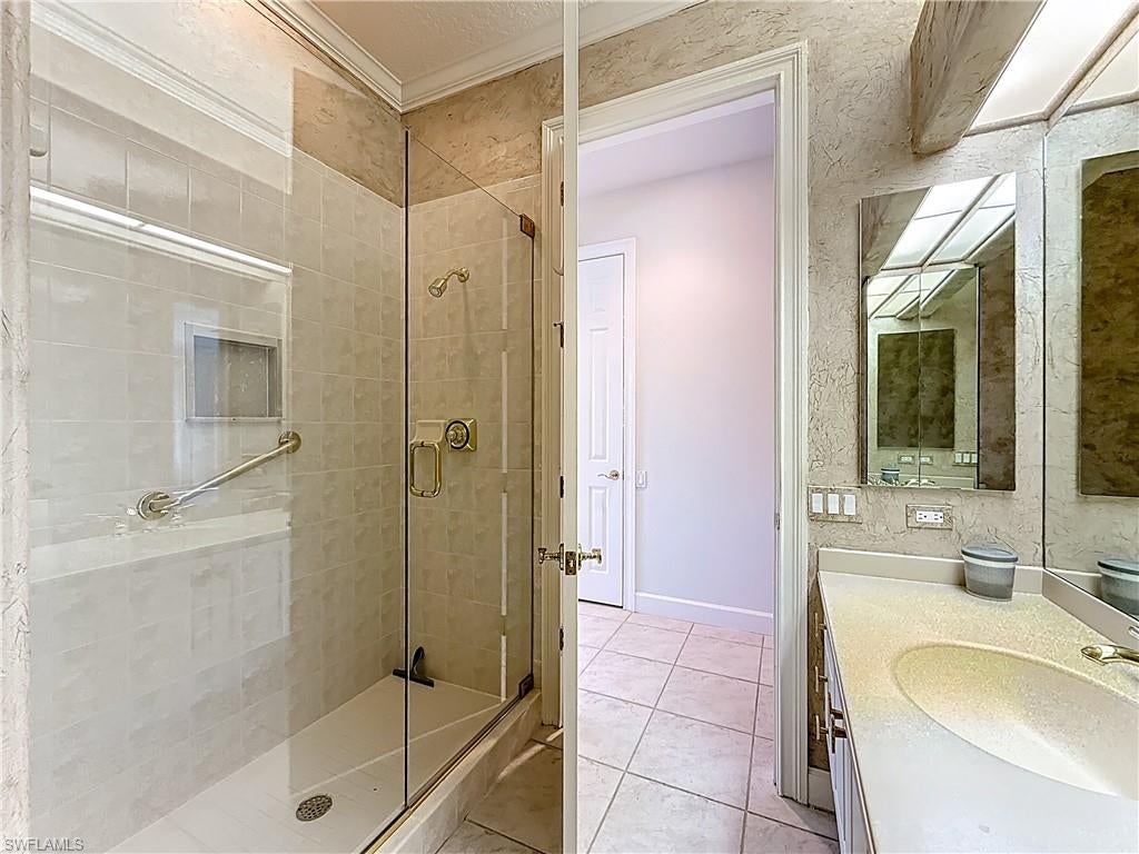 LANCASTER SQUARE - Residential