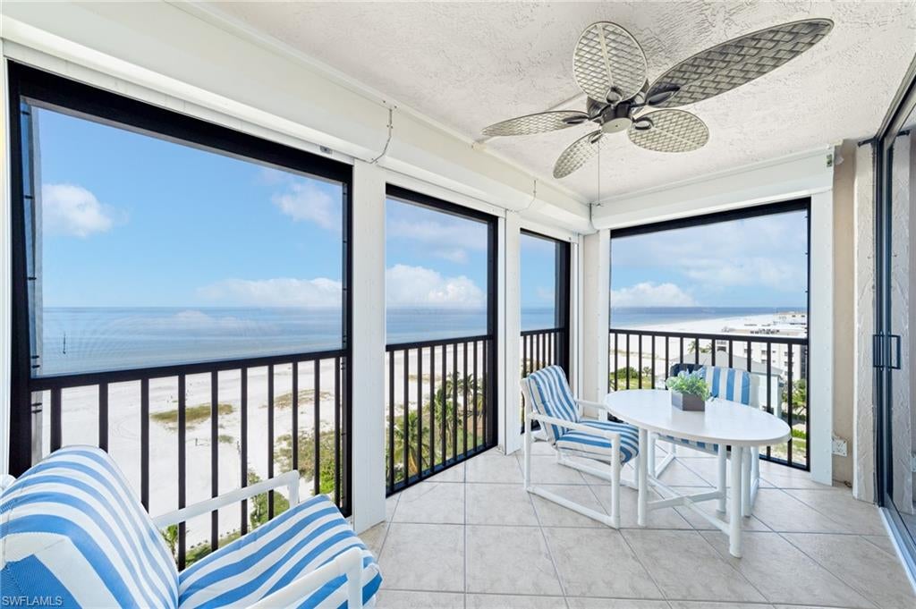 CAPER BEACH CLUB - Residential