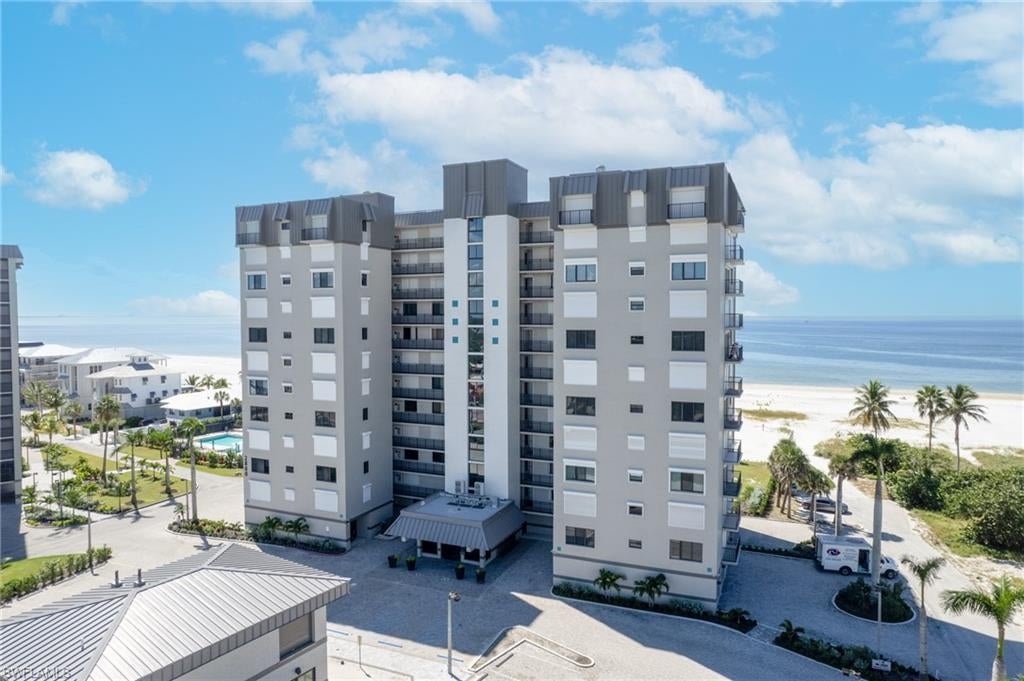 CAPER BEACH CLUB - Residential