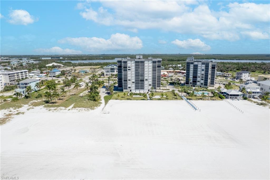 CAPER BEACH CLUB - Residential