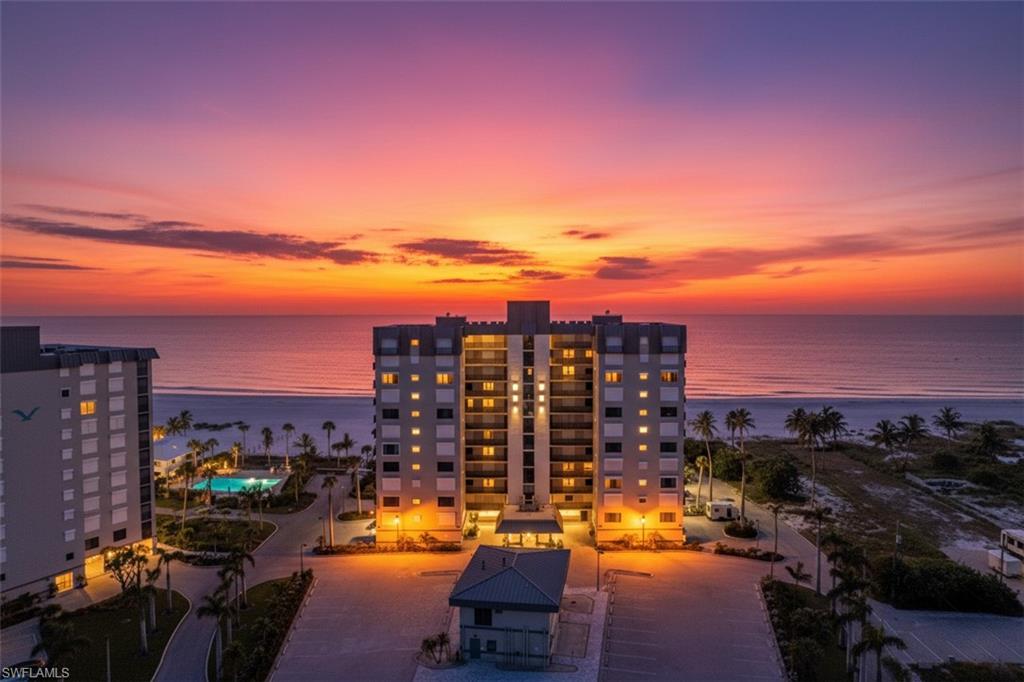 CAPER BEACH CLUB - Residential