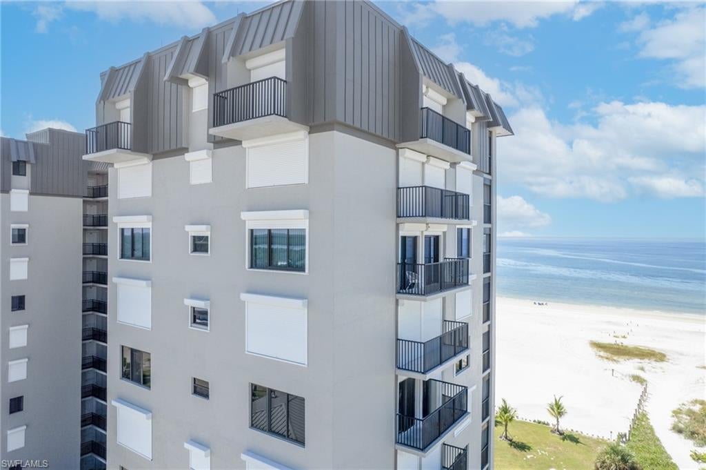 CAPER BEACH CLUB - Residential