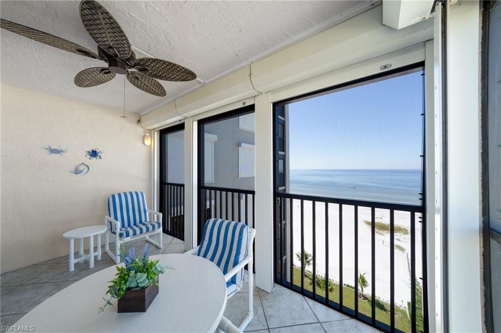 CAPER BEACH CLUB - Residential