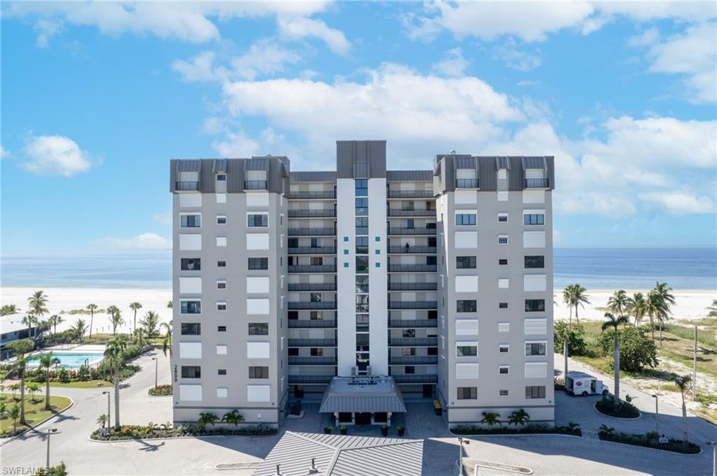 CAPER BEACH CLUB - Residential