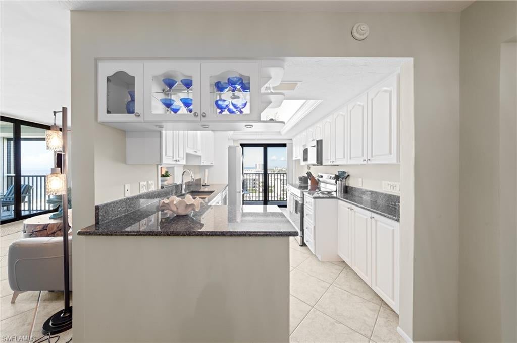 CAPER BEACH CLUB - Residential