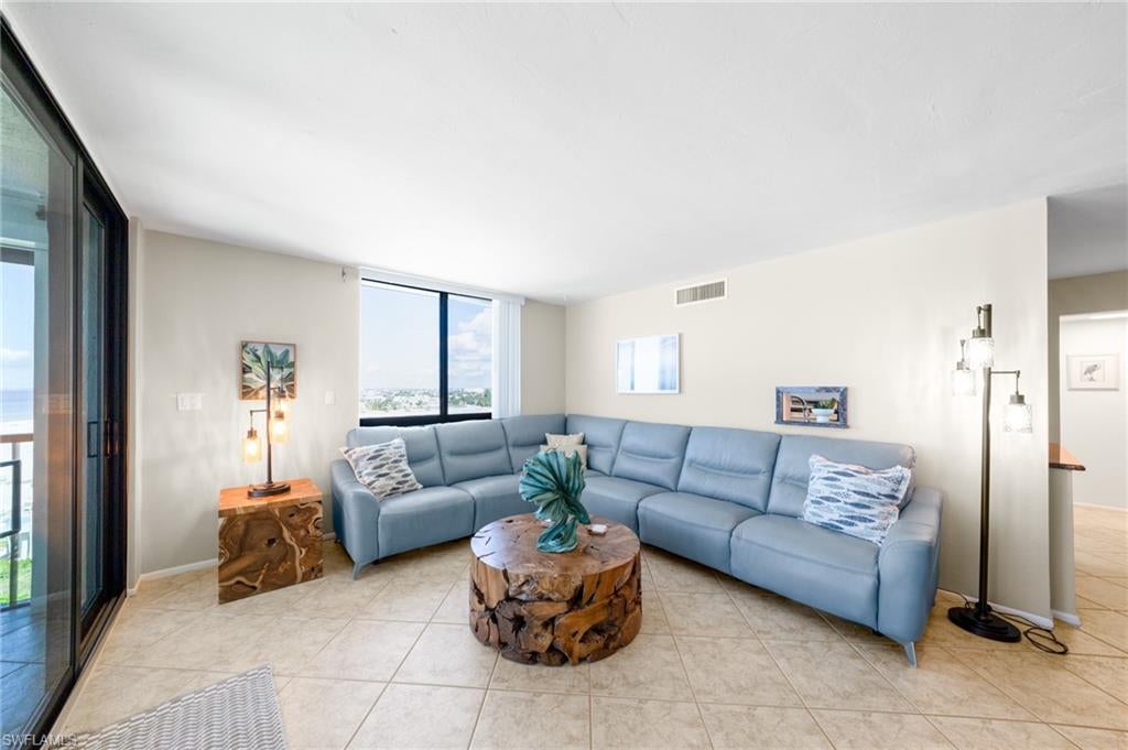 CAPER BEACH CLUB - Residential