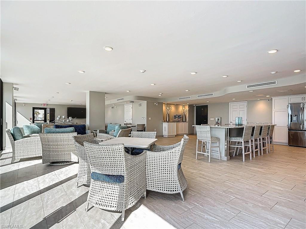 CAPER BEACH CLUB - Residential