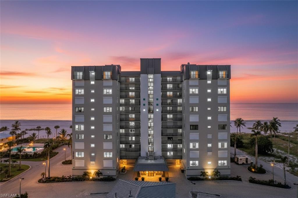 CAPER BEACH CLUB - Residential