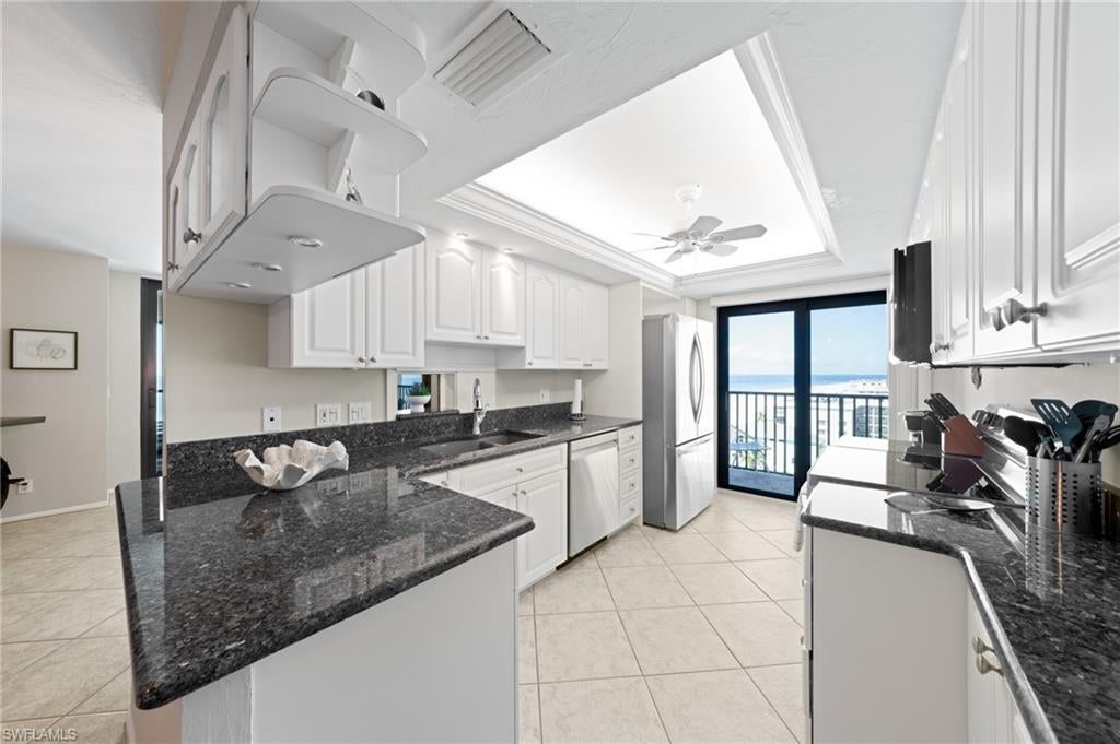 CAPER BEACH CLUB - Residential
