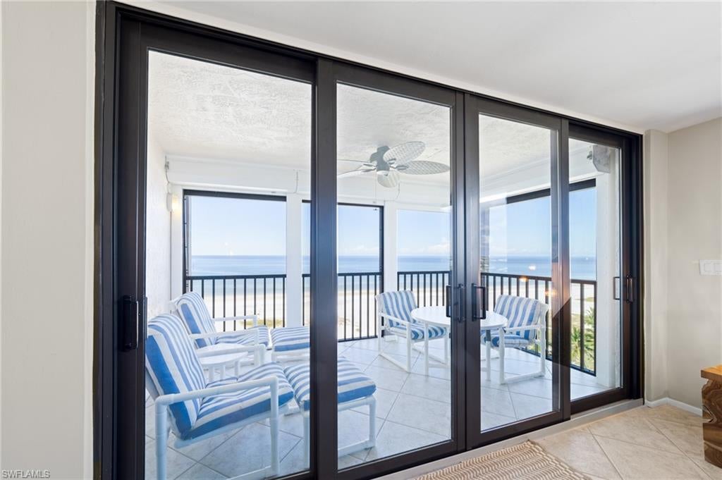 CAPER BEACH CLUB - Residential