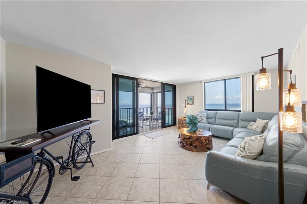 CAPER BEACH CLUB - Residential