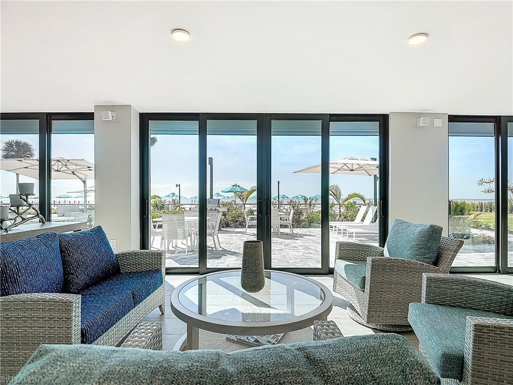 CAPER BEACH CLUB - Residential