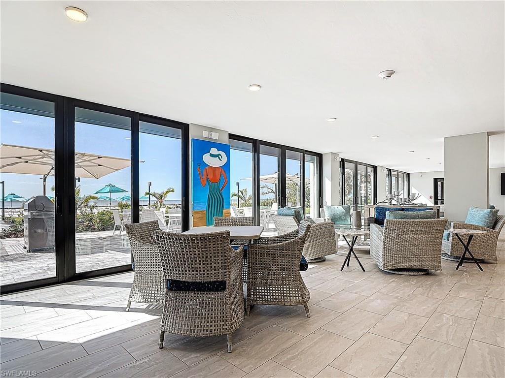 CAPER BEACH CLUB - Residential