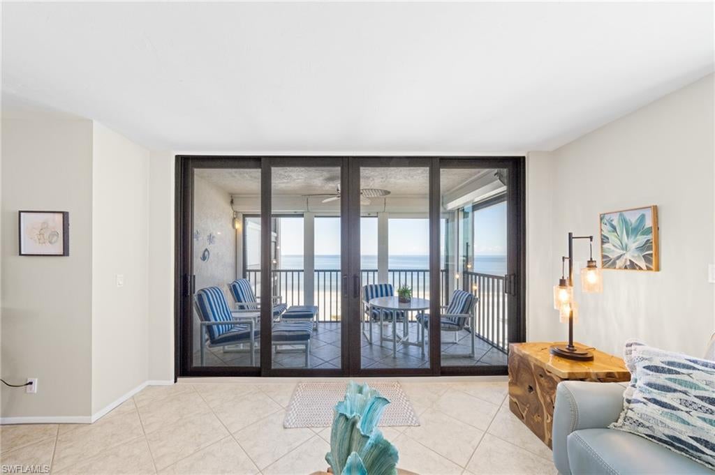 CAPER BEACH CLUB - Residential