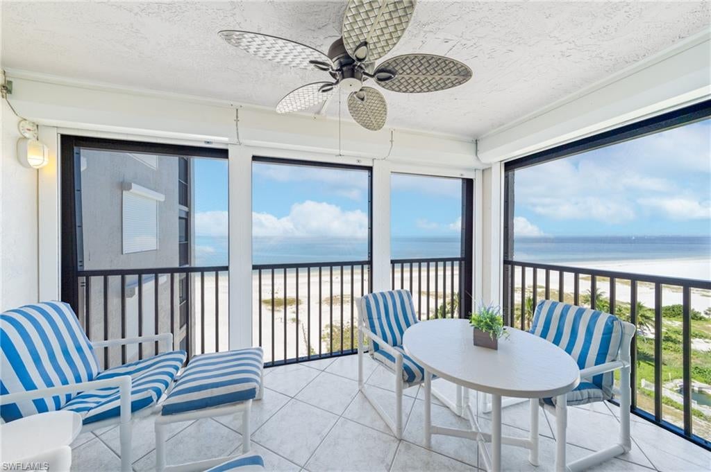 CAPER BEACH CLUB - Residential