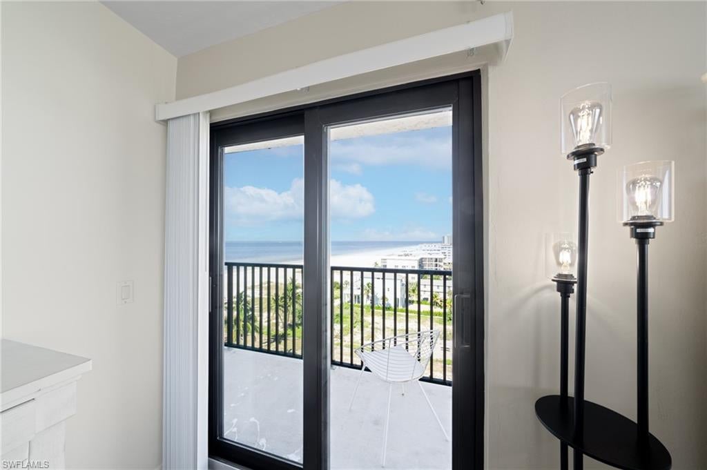 CAPER BEACH CLUB - Residential