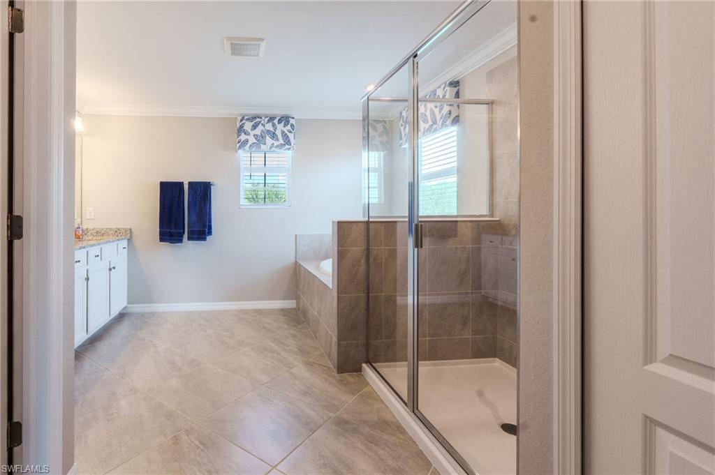 HAMPTON LAKES - Residential