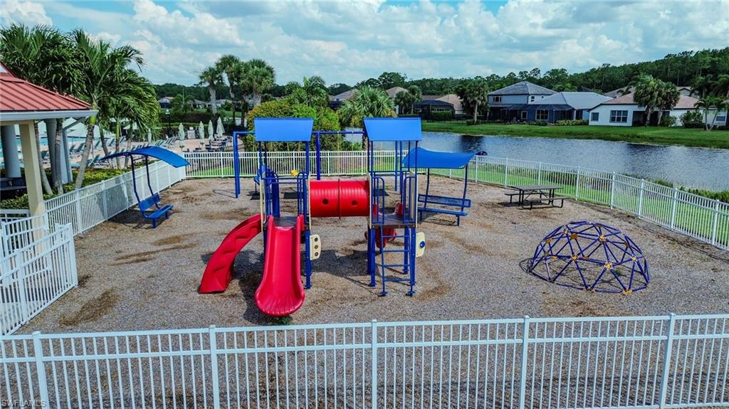 HAMPTON LAKES - Residential
