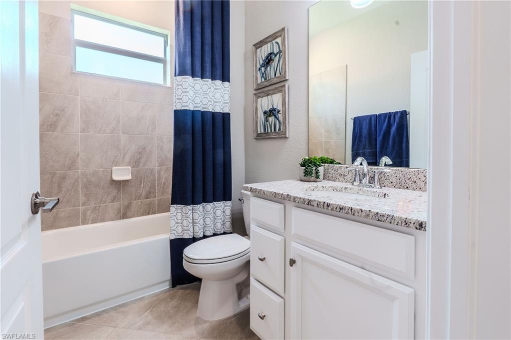 HAMPTON LAKES - Residential