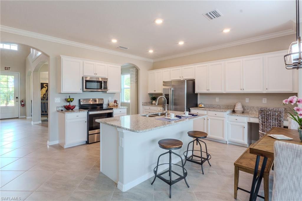 HAMPTON LAKES - Residential