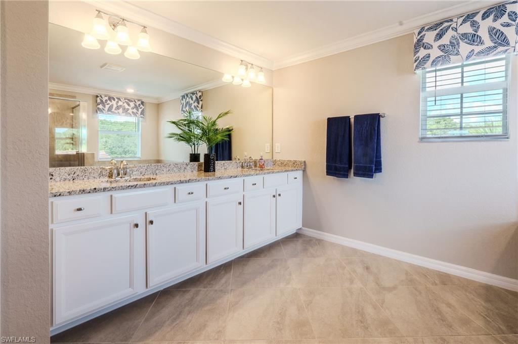 HAMPTON LAKES - Residential
