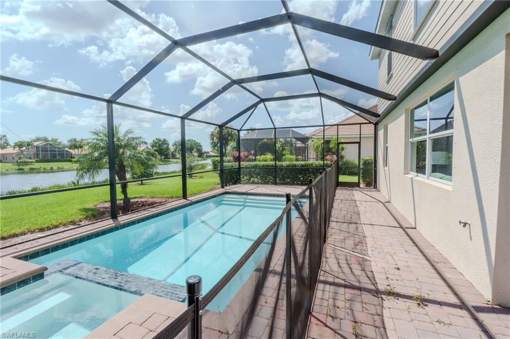 HAMPTON LAKES - Residential