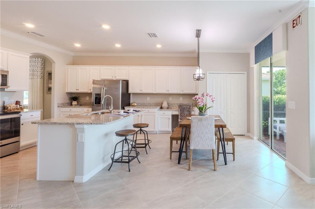 HAMPTON LAKES - Residential