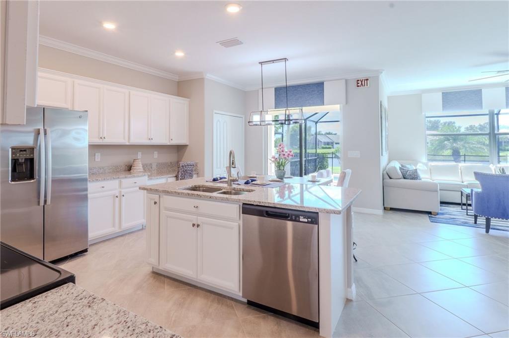 HAMPTON LAKES - Residential