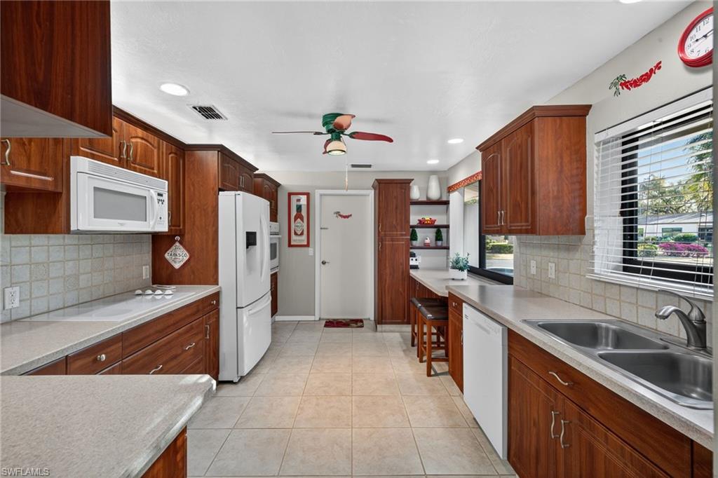 WYLDEWOOD LAKES CONDO - Residential